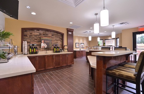 Tomball Condo | Relaxing Retreat in Tomball! Shared Outdoor Pool + Free Breakfast