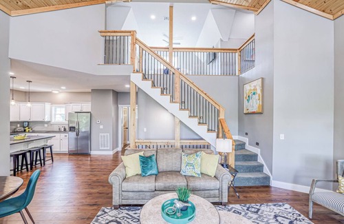 Linn Valley House | Relaxing retreat with beautiful view. Fireplace, grill, firepit, and deck.