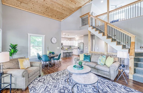 Linn Valley House | Relaxing retreat with beautiful view. Fireplace, grill, firepit, and deck.