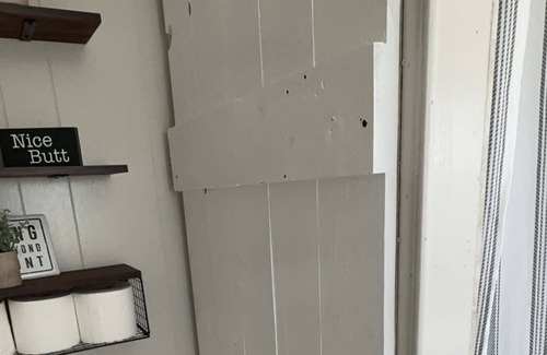 Duchesne House | Relaxing River House right on the Duchesne river