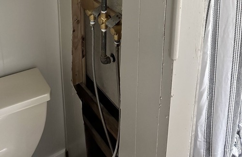 Duchesne House | Relaxing River House right on the Duchesne river