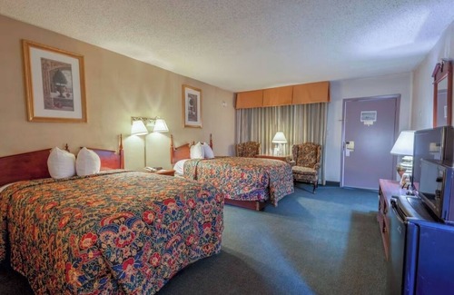 Allison Hotel | Relaxing Room w/Premium Cable Just Miles From Gallup Airport & Local Dining