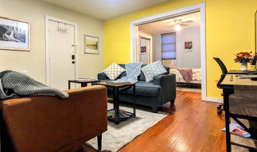 Cumberland House | Relaxing Rustic Oasis, Unit A - 6 minute walk to Downtown! Pet-friendly & Cyclists Welcome!