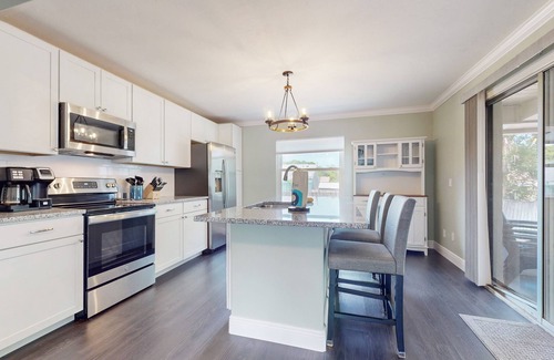 Port Orange House | Relaxing, single-level home with a sunroom, large yard, central AC, & fast WiFi