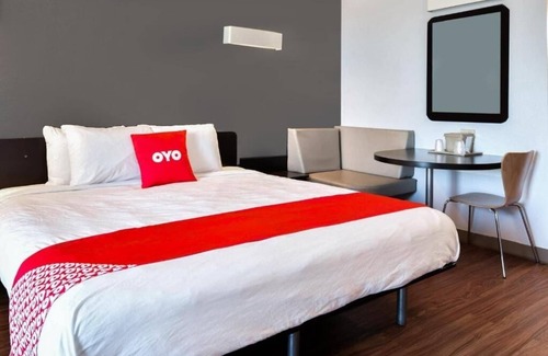 Valdosta Hotel | Relaxing Stay W/Pool, Pets Welcome, Near Leapin Lizards Party Zone