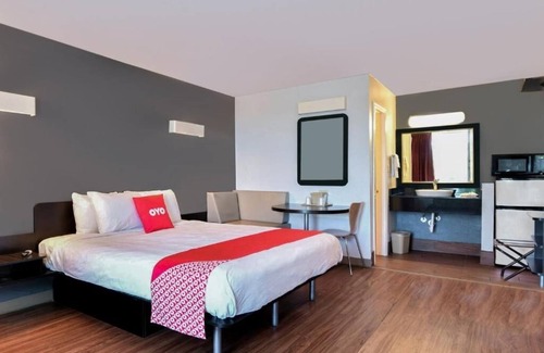 Valdosta Hotel | Relaxing Stay W/Pool, Pets Welcome, Near Leapin Lizards Party Zone