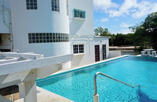 Belize City Apartment | Relaxing Studio w SeaView Pool & Deck near Airport