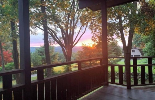 Sherman House | Relaxing summer getaway with sunset views near lake