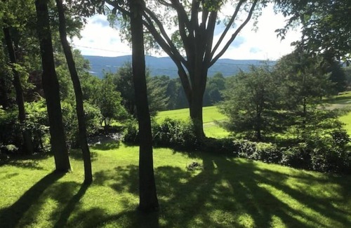 Sherman House | Relaxing summer getaway with sunset views near lake