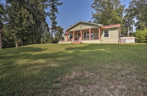 Jefferson Cottage | Relaxing Texas Getaway, 1 Mile to Boat Ramp!