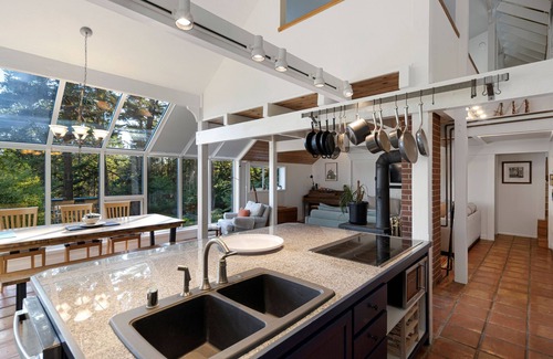 Friday Harbor House | Relaxing two-bedroom, hot tub, pet friendly (HH)