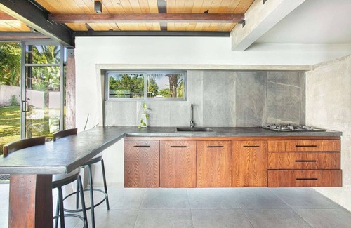 Centro Villa | Relaxing Villa with Private Lagoon Access and Scenic Views