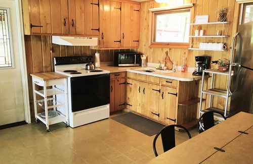 Waupaca House | Relaxing Waterfront Cabin Located On A Sandy Bottom Crystal Clear Lake.