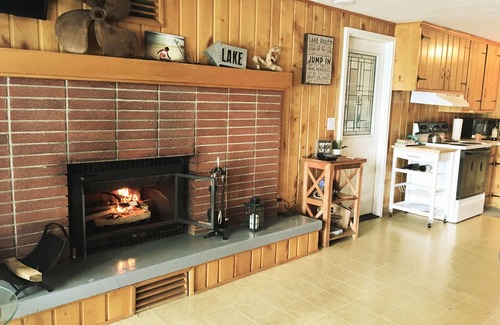 Waupaca House | Relaxing Waterfront Cabin Located On A Sandy Bottom Crystal Clear Lake.