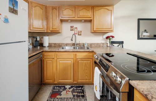 North Mountain Condo | Relaxing Waterfront Oasis - Travel, Business, Travel Nurses, Sports, Medical