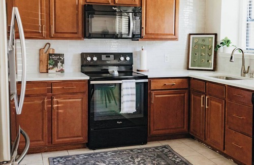 Corinth House | Relocation-Friendly 3BR | Extended Stay Home