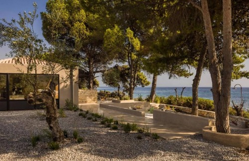 Kardamyli Villa | Remarkable Kardamyli Beachfront Villa | Villa Millennium Earl | 2 Bedrooms |.