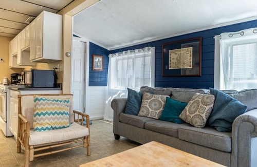 Irving House | Remi-Loo's Bay Escape: Cottage in Sunset Bay