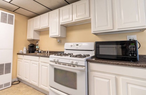 Irving House | Remi-Loo's Bay Escape: Cottage in Sunset Bay