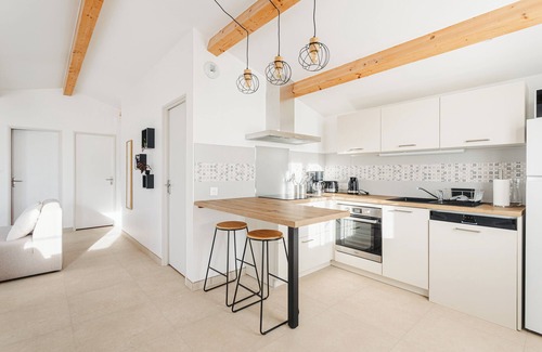 Domino House | Reminette Holiday Home in St Georges d'Oléron - Terrace, Wi-Fi, and Air Conditioning