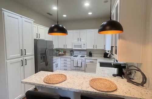 Highland Reserve House | Remodeld! Private 4 beds 2 bath Spa + Fireplace!