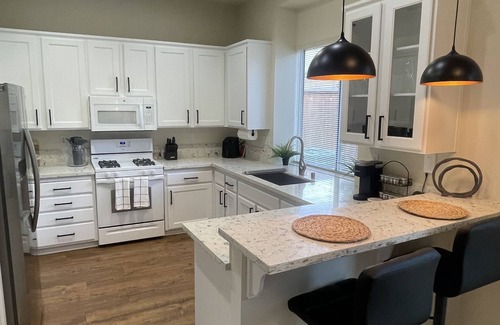 Highland Reserve House | Remodeld! Private 4 beds 2 bath Spa + Fireplace!