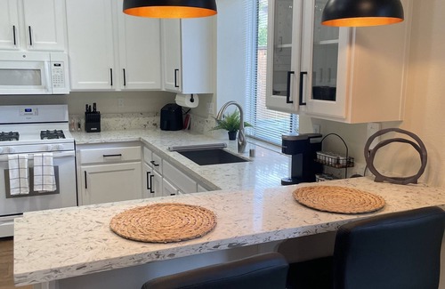 Highland Reserve House | Remodeld! Private 4 beds 2 bath Spa + Fireplace!