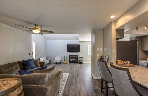 Prescott Condo | Remodeled 2 bd/2 bath condo only 10 minute walk to the Courthouse Square!