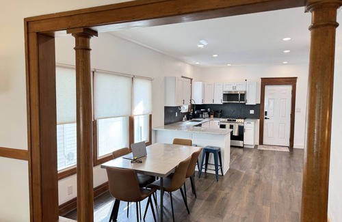 Lakewood House | Remodeled 5 min Walk to Bars/Food, 10 min to DT