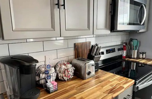 Utica Apartment | Remodeled Cozy 3-Bedroom Apartment in South Utica