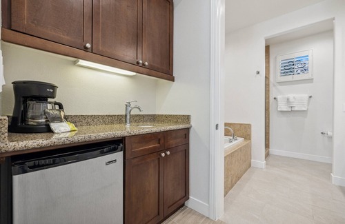 La Quinta Condo | Remodeled Deluxe King Casita, Pet Friendly! (T37-B)