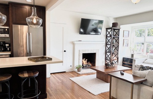 Oak Park House | Remodeled, Downtown, Large Yard/Spa