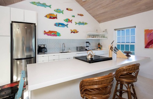 Savannah Sound Condo | Remodeled Lux Condo Directly on Windermere Beach - Club Privileges