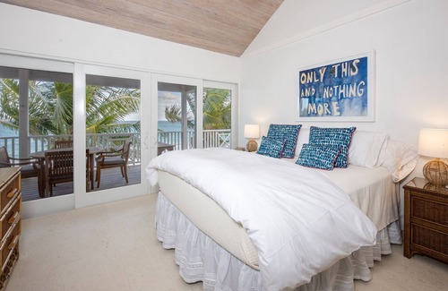 Savannah Sound Condo | Remodeled Lux Condo Directly on Windermere Beach - Club Privileges