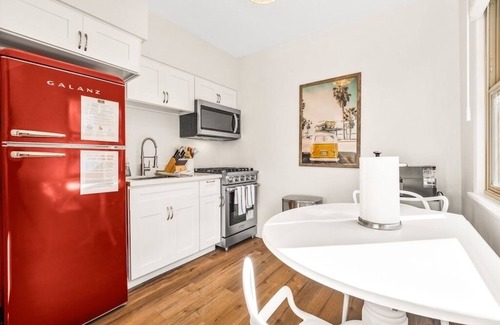 Crown Point House | Remodeled PB Homes w/Parking - AC - steps2beach - Sleeps 28 - 5 homes combined!