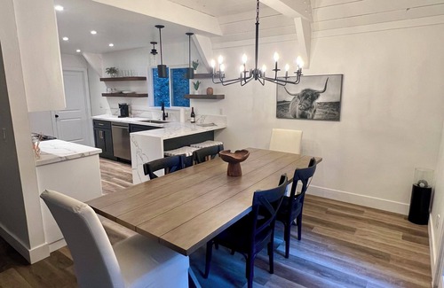 Blue Jay Cabin | RemodelednLux Black Cabin in Lake Arrowhead W/Full Studio. 3 min to the Lake.