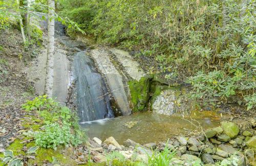 Tuckasegee House | Remote Home with Deck and Grill in Scenic Tuckasegee!