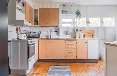 Kalix Municipality House | Remote Lakeview Cabin Escape