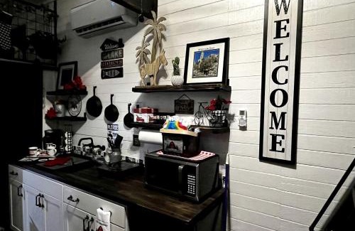 Maricopa House | Remote Modern Tiny House with Deck, BBQ and Mountain Views in Arizona