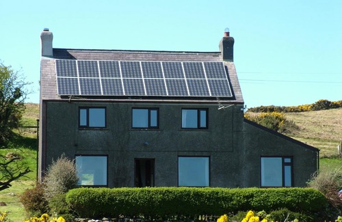 Goodwick House | Remote Peaceful Cottage. Great for families. Panoramic Views & Skies. Fresh Air.