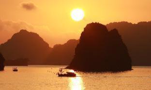 Hon Gai Boat Rental | Renea Cruises Halong