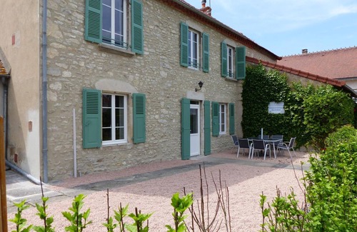 Saint-Bonnet-de-Rochefort Cottage | Renovated family home with enclosed garden