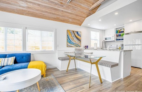Amazon House | Renovated, 1 block to Matthew Knight Arena and 3 blocks to Hayward Field
