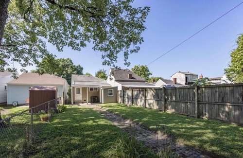 Shelby Park House | Renovated 100-Year-Old Shotgun Home- Modern Comfort Meets Local Character!