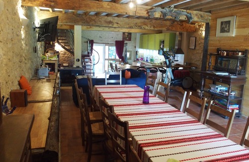 Saint-Mezard Cottage | Renovated 19th century stone house - nature & animals - 16 to 25 people