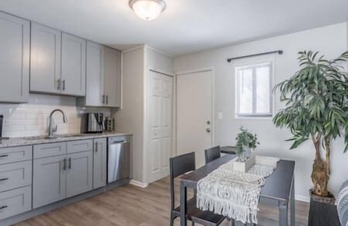 Waldron Apartment | Renovated 2 BDR Garage KC Charm