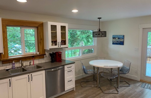 Mayne Island Cottage | Renovated 2 bedroom Gulf Island Getaway on Mayne Island for monthly stays