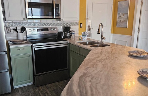 Myrtle Beach Condo | Renovated 2 Bedroom w/Ocean & City Views! Palace 1807