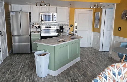 Myrtle Beach Condo | Renovated 2 Bedroom w/Ocean & City Views! Palace 1807