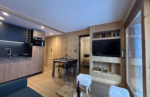 Meribel Centre Apartment | Renovated 2-room apartment with balcony and pool access - Méribel